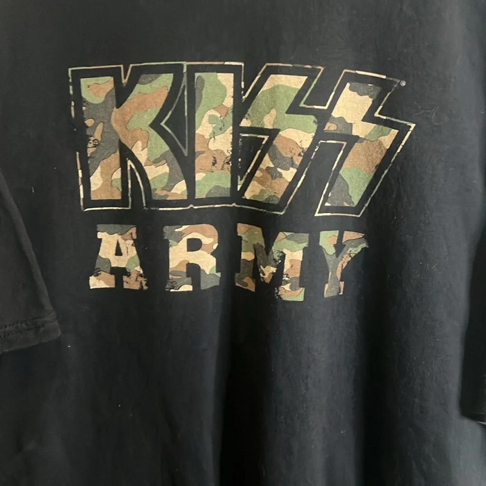 Vintage Vinyl “KISS ARMY” tshirt size XL 2005